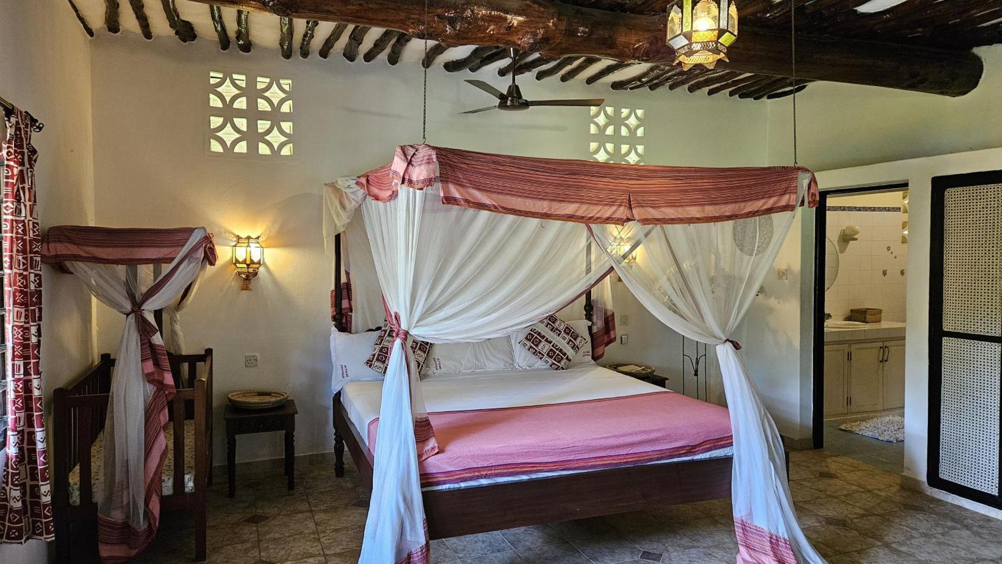 Amani Paradise - Luxury Villas Diani Beach Exterior photo